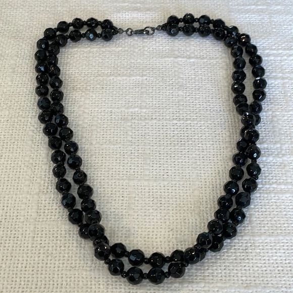 Jewelry - 💐5/25 double strand faceted acrylic black and seed beads